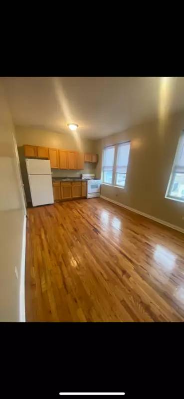 Main picture of 5635-37 W Avenue and 1546-52 N Parkside Apartments