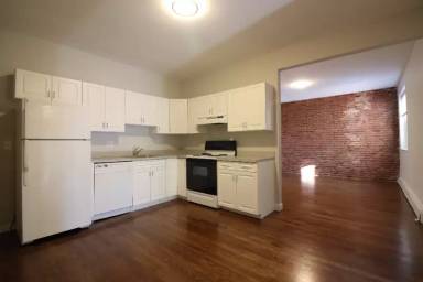 Main picture of 11 Stearns Rd