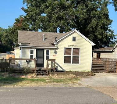 Main picture of 415 Wood St