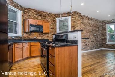 Main picture of 3352 W Pierce Ave