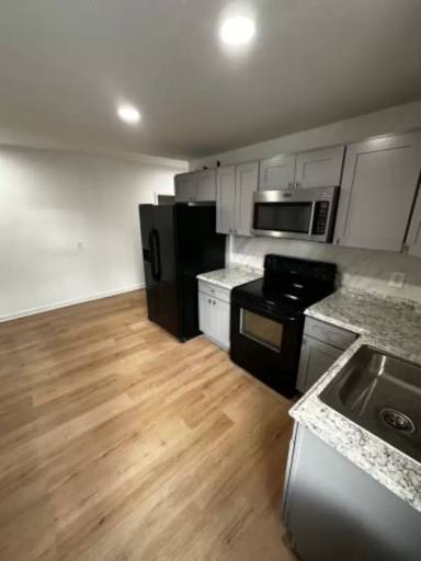 Main picture of 292 S Main St