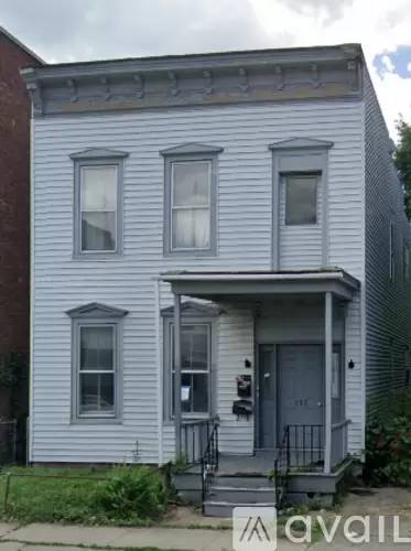 Main picture of 133 5th Ave