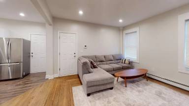 Main picture of 90 Bristol St