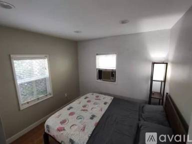 Main picture of 534 W 39th St