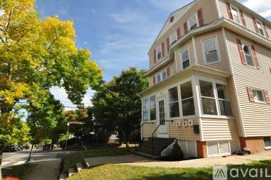 Main picture of 82 Roanoke St