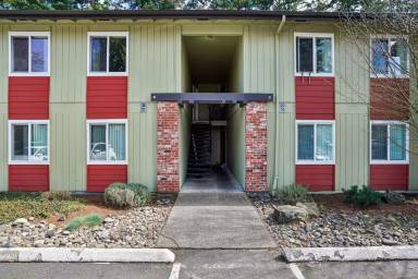 Main picture of 1820 NE 104th Ave