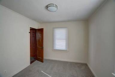 Main picture of 2615 University Ave