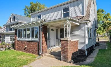 Main picture of 2818 S Michigan St