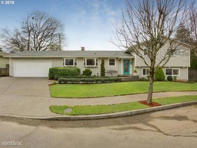 Main picture of 10246 SE Market Dr