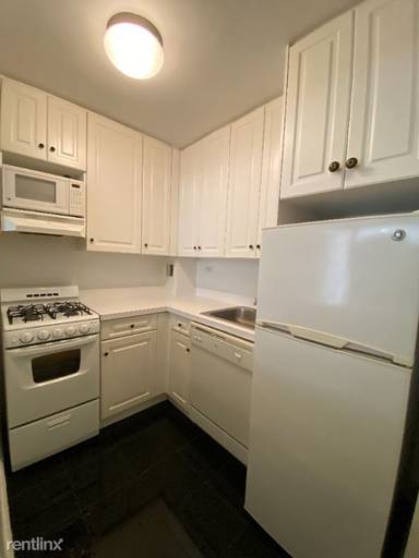 Main picture of 657 2nd Ave
