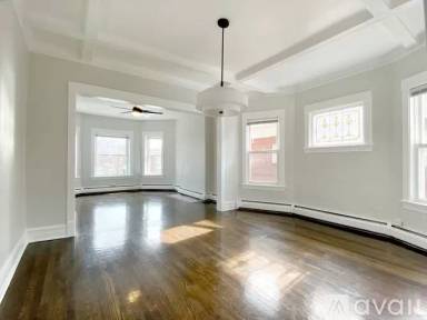 Main picture of 220 N Austin Blvd