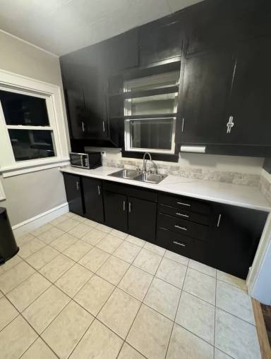 Main picture of 2507 B Ave NE