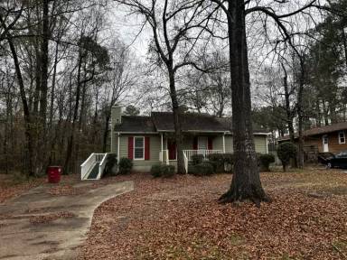 Main picture of 490 Edgewater Dr
