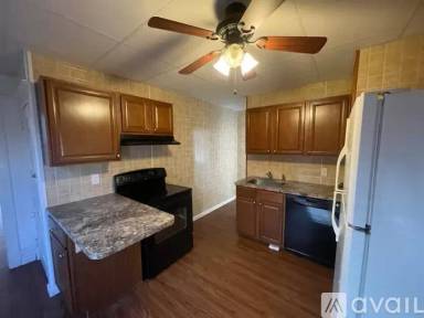 Main picture of 180 Center St