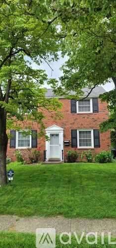 Main picture of 4 Beatrice Dr