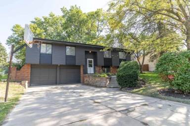 Main picture of 6605 S 135th St