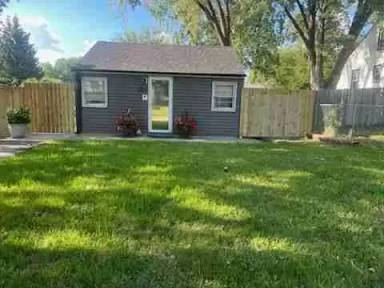 Main picture of 5212 Weir St