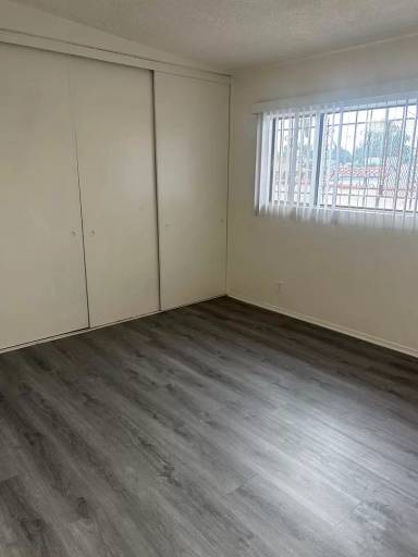 Main picture of 1141 W 105th St