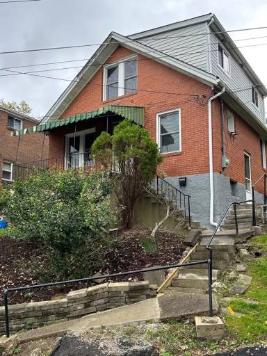 Main picture of 2900 Roland Ave