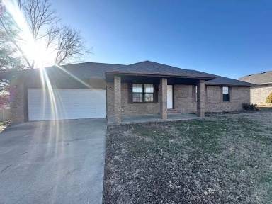 Main picture of 707 S Poplar St