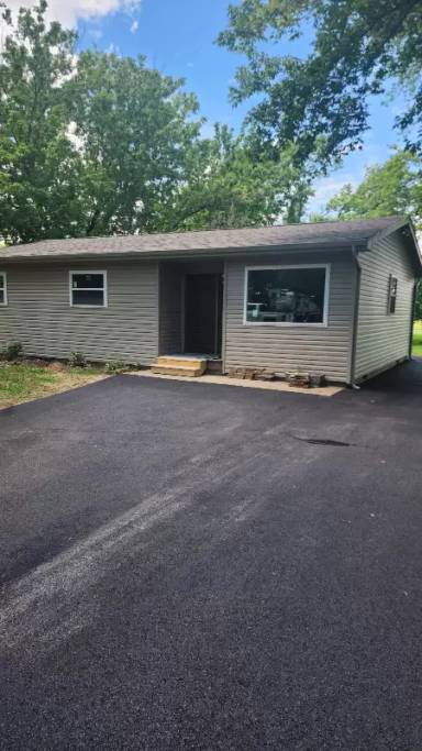 Main picture of 131 E Chrysler Ave