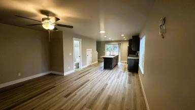 Main picture of 404-410 W Umpqua St