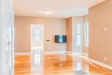 Main picture of 26 Monmouth St