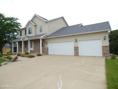 Main picture of 2715 Century Ln NE