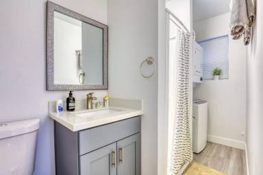 Main picture of 1417 NE 55th St