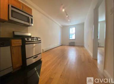Main picture of 250 W 105th St