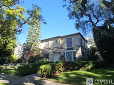 Main picture of 342 N Oakhurst Dr