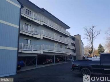 Main picture of 715 Washington Ave