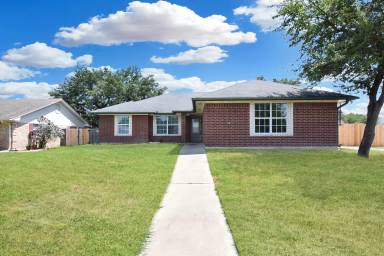 Main picture of 2 E Maya Ln