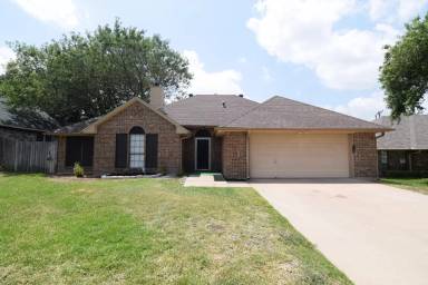 Main picture of 408 Silver Creek Dr