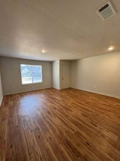 Main picture of 525 Plaza Ave