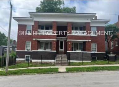 Main picture of 221 W 37th St