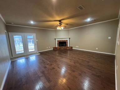 Main picture of 10109 Elmwood Ave