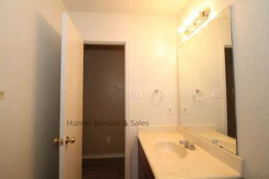 Main picture of 2803 Alma Dr