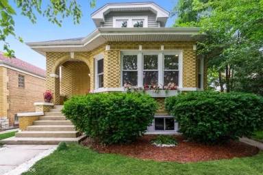 Main picture of 2847 N New England Ave
