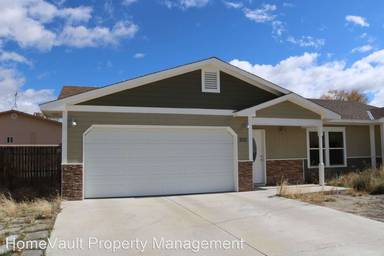 Main picture of 300 N Pollard Ave