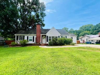 Main picture of 623 Tuckaseege Rd