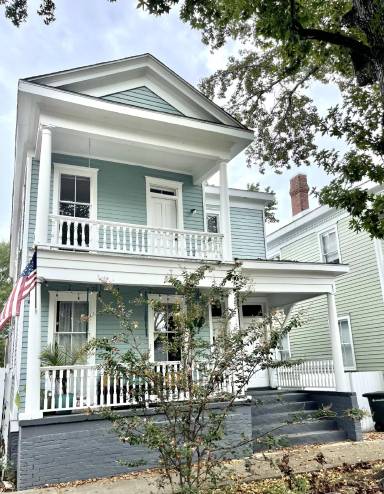 Main picture of 219 W 31st St