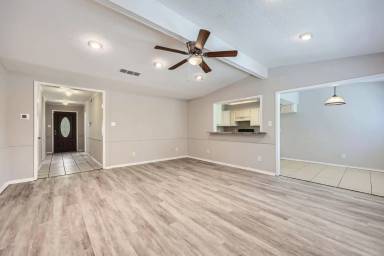 Main picture of 602 Carl C Senter St