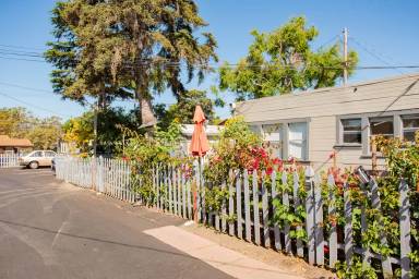 Main picture of 18634-54 MEEKLAND AVE