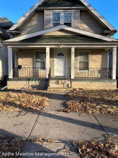 Main picture of 325 E Weber St