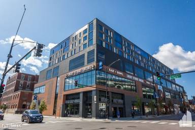 Main picture of 1015 W Addison St