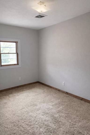 Main picture of 121 W Marshall St