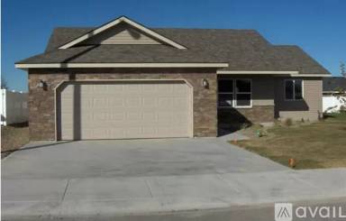 Main picture of 440 Goldfinch Ave
