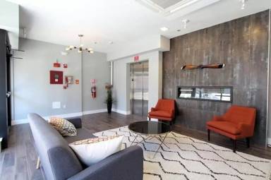 Main picture of 31 Orleans St