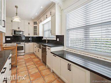 Main picture of 2765 SW 14th St